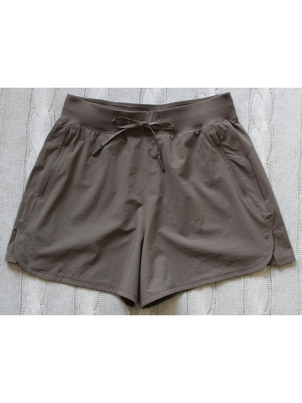 LULULEMON License to Train High Rise 4" Shorts Nomad Brown, Size 6